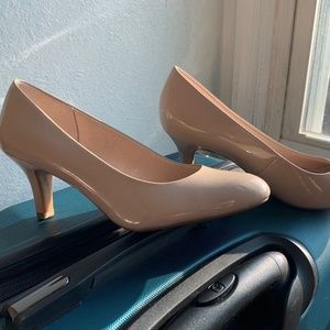 NWOT Life Stride Beige Patent Leather Heels